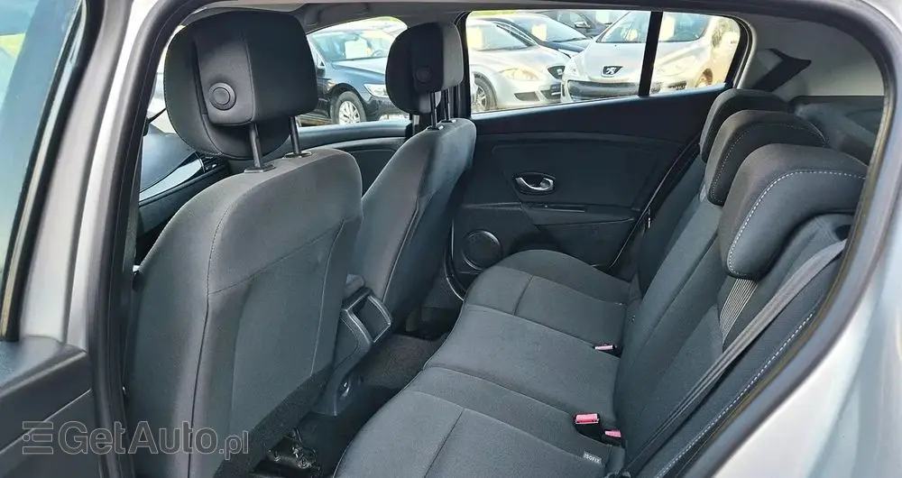 RENAULT Megane 1.6 16V 110 Paris Business