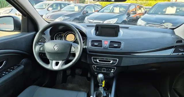 RENAULT Megane 1.6 16V 110 Paris Business