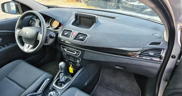 RENAULT Megane 1.6 16V 110 Paris Business