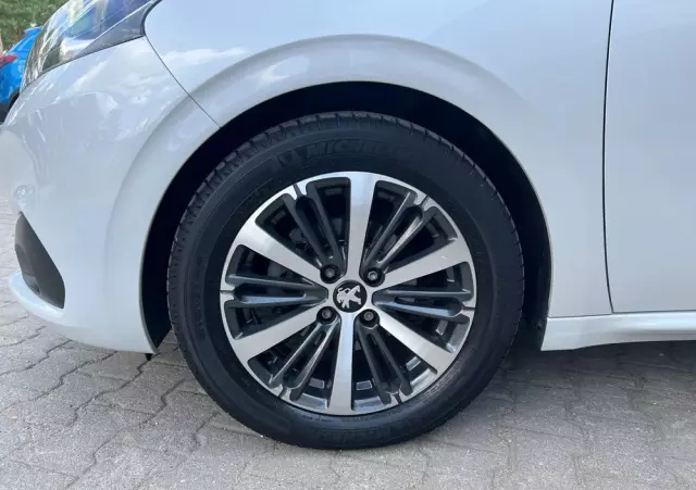 PEUGEOT 208 1.2 PureTech GPF Allure S&S EAT6