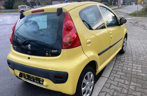 PEUGEOT 107 