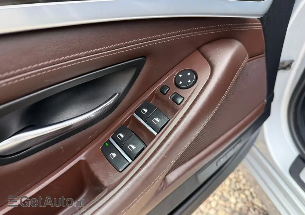 BMW Seria 5 535d xDrive Sport-Aut Luxury Line