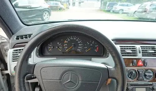 MERCEDES-BENZ Klasa E 