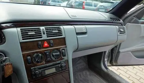 MERCEDES-BENZ Klasa E 