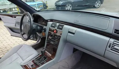 MERCEDES-BENZ Klasa E 