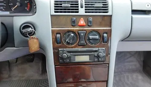 MERCEDES-BENZ Klasa E 