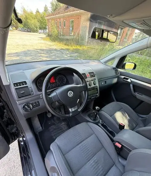 VOLKSWAGEN Touran 