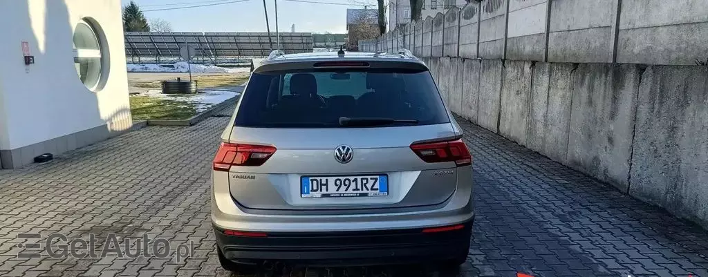 VOLKSWAGEN Tiguan 