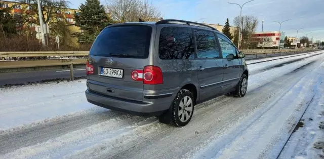 VOLKSWAGEN Sharan 