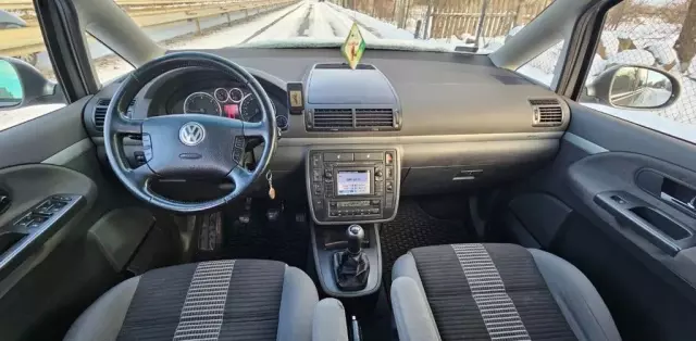 VOLKSWAGEN Sharan 