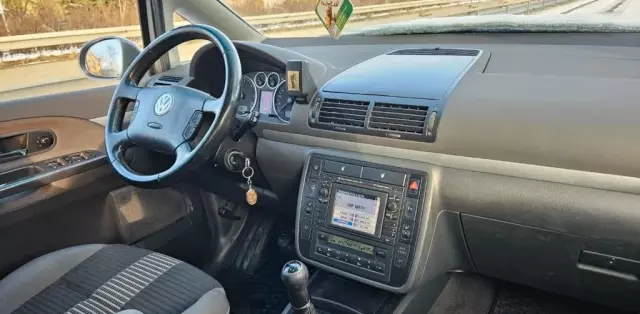 VOLKSWAGEN Sharan 