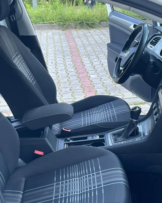 VOLKSWAGEN Golf 1.6 TDI DPF Highline