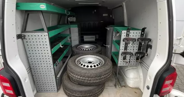 VOLKSWAGEN Transporter 