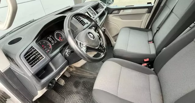 VOLKSWAGEN Transporter 
