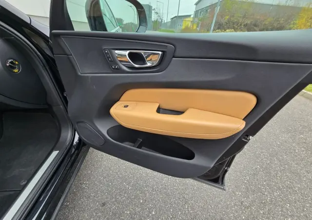 VOLVO XC 60 D4 SCR AWD Inscription