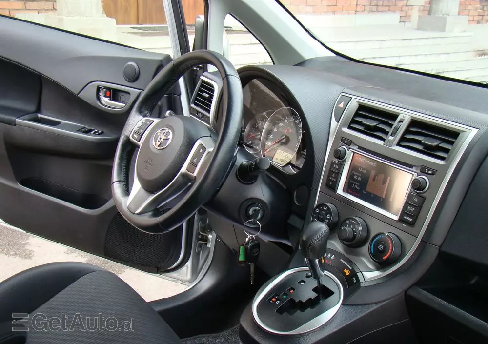 TOYOTA Verso S 1.33 VVT-i Start-Stop Multidrive Life