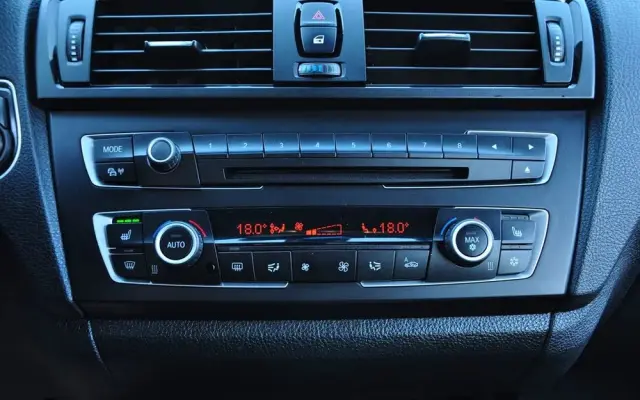 BMW Seria 1 120d Sport-Aut Sport Line