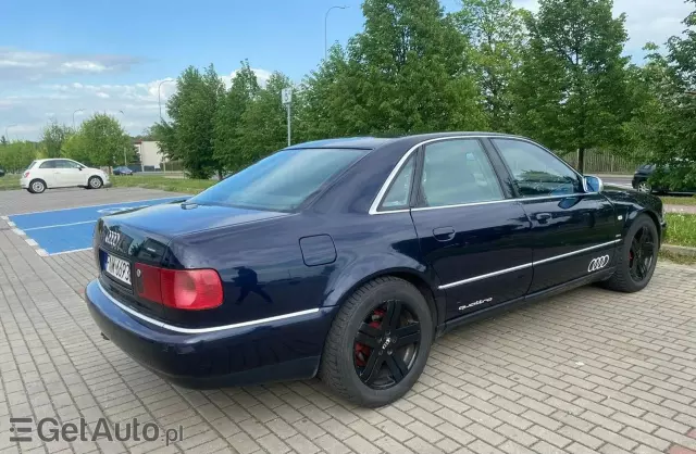 AUDI A8 