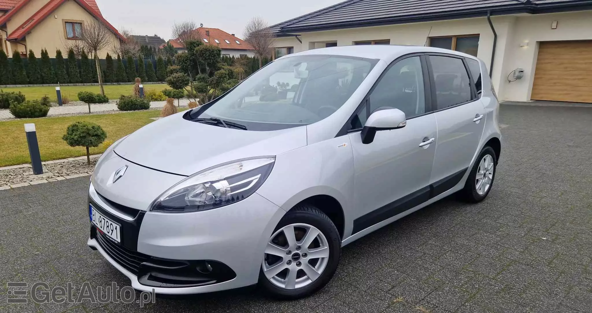 RENAULT Scenic 1.6 16V 110 TomTom Edition