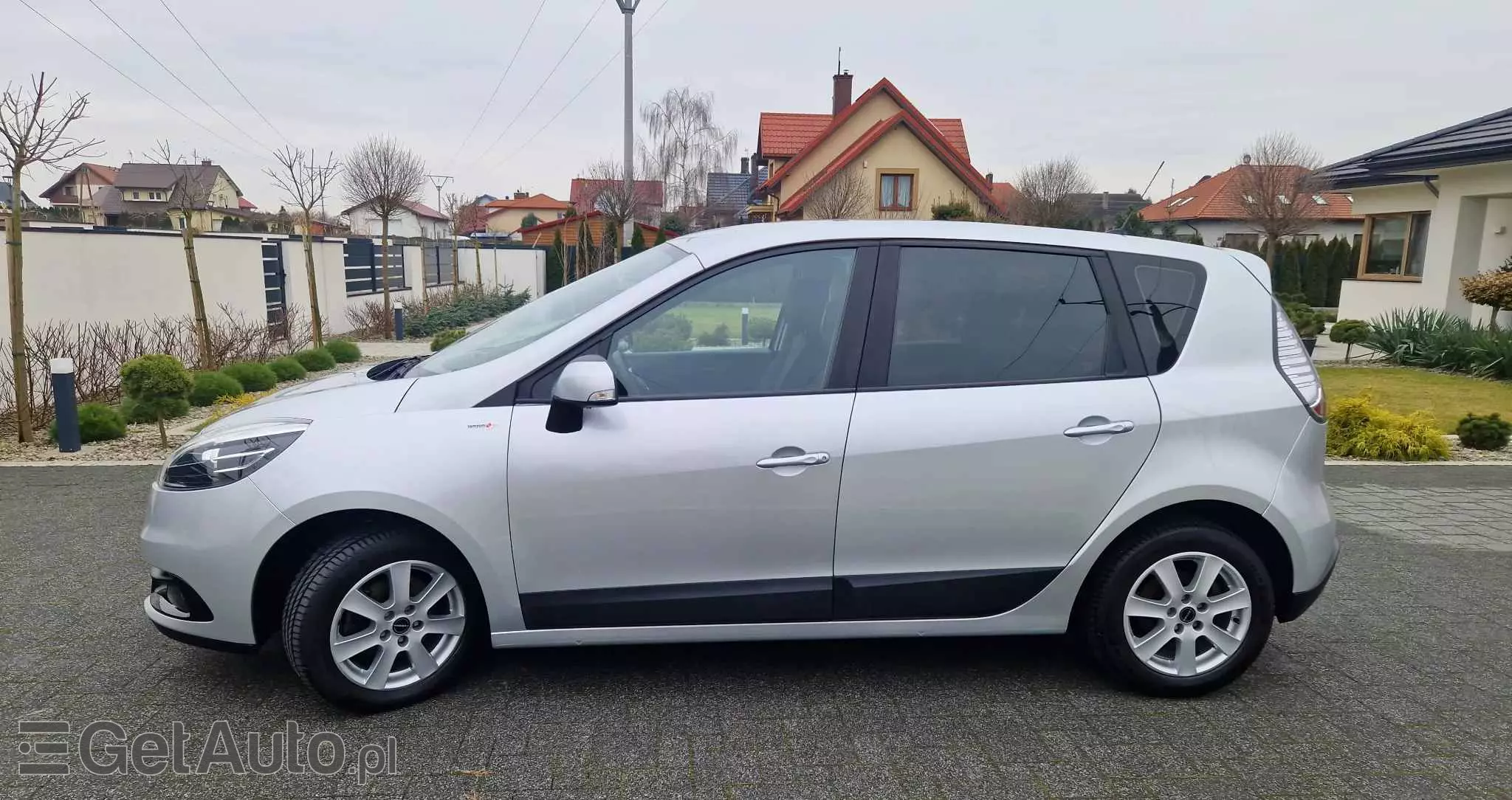RENAULT Scenic 1.6 16V 110 TomTom Edition