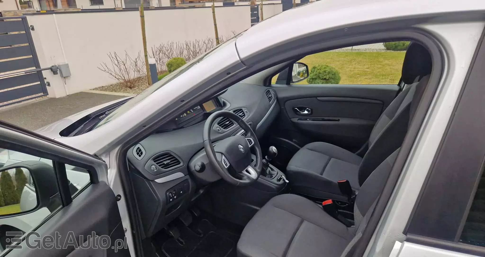 RENAULT Scenic 1.6 16V 110 TomTom Edition