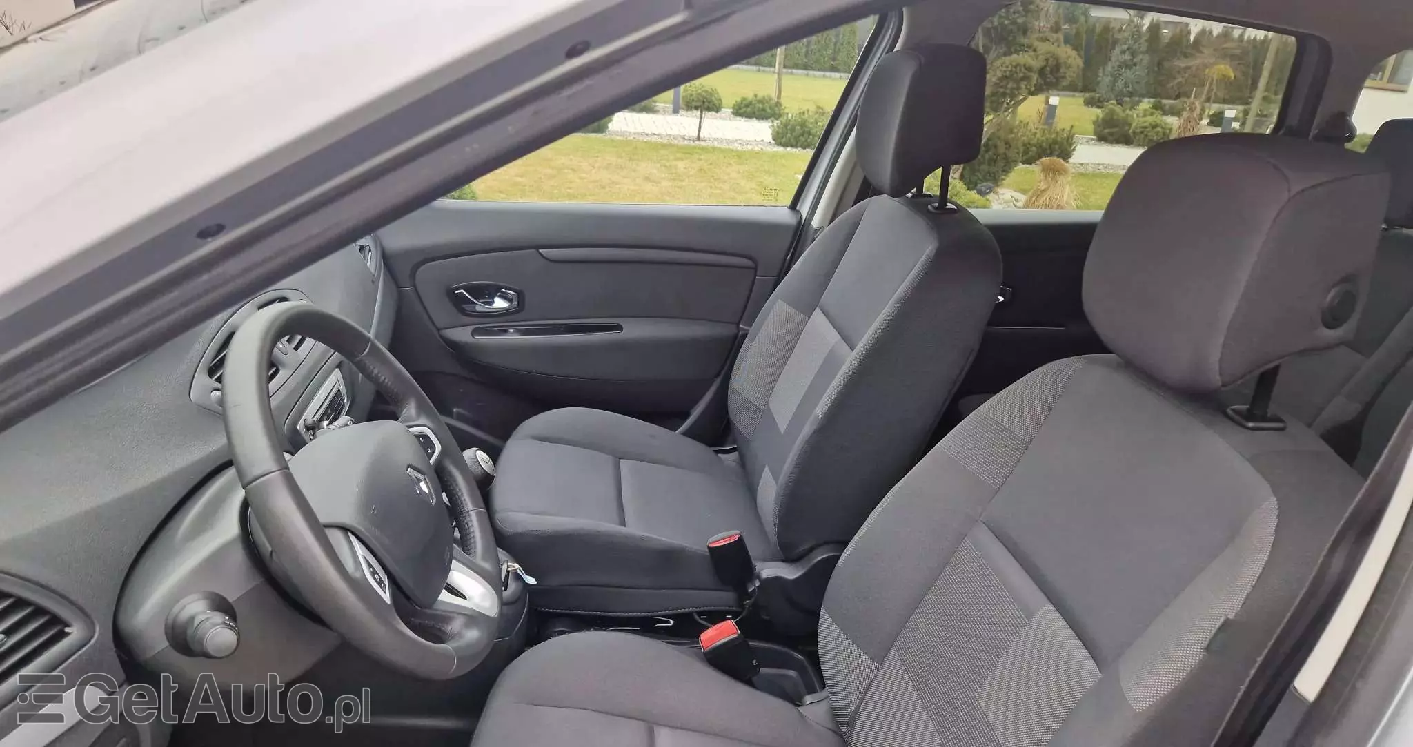 RENAULT Scenic 1.6 16V 110 TomTom Edition