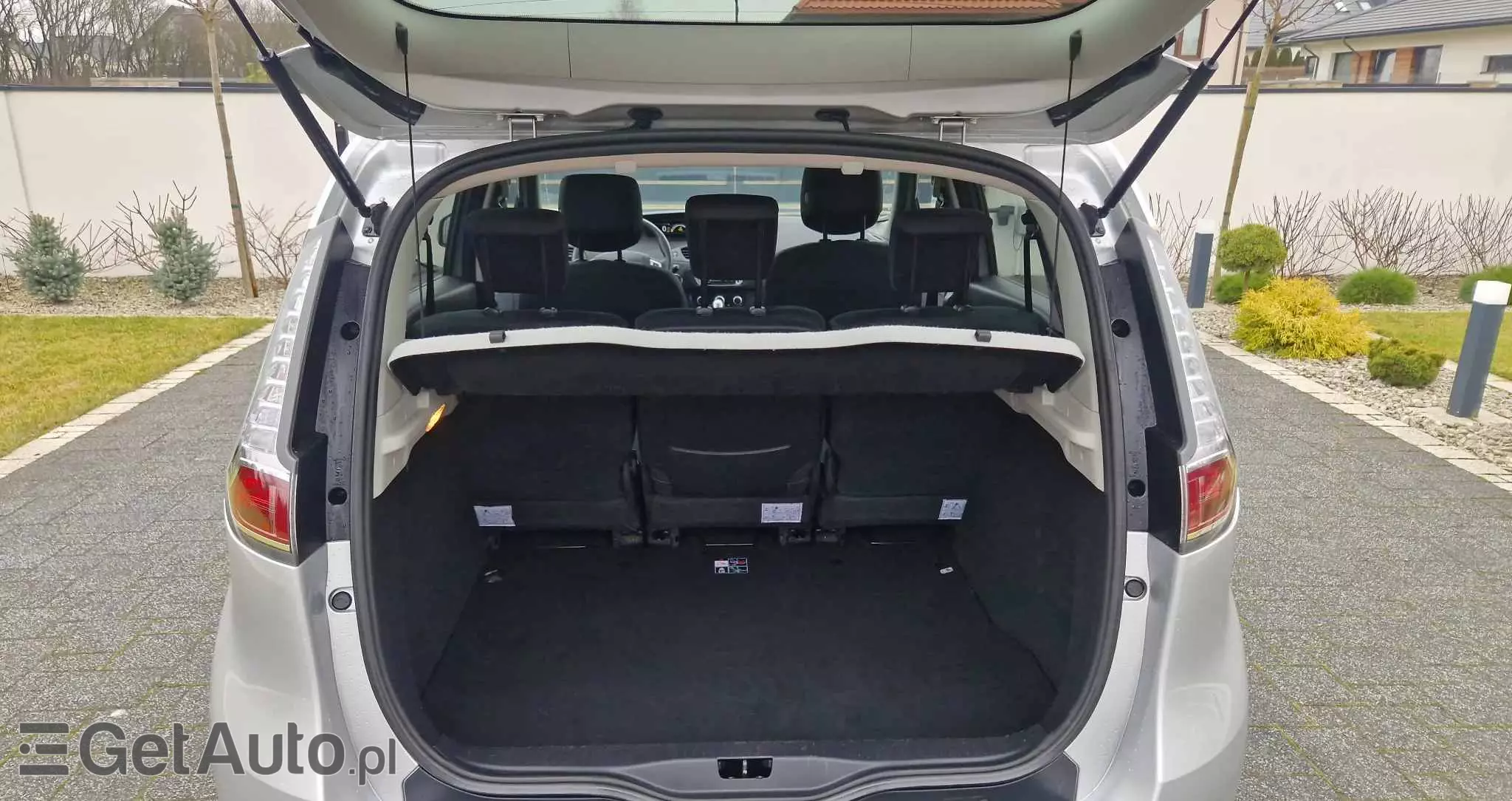 RENAULT Scenic 1.6 16V 110 TomTom Edition