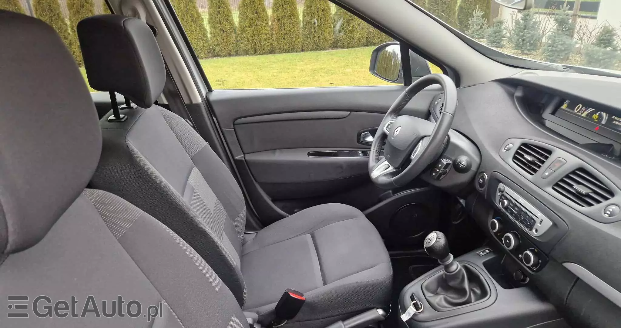 RENAULT Scenic 1.6 16V 110 TomTom Edition