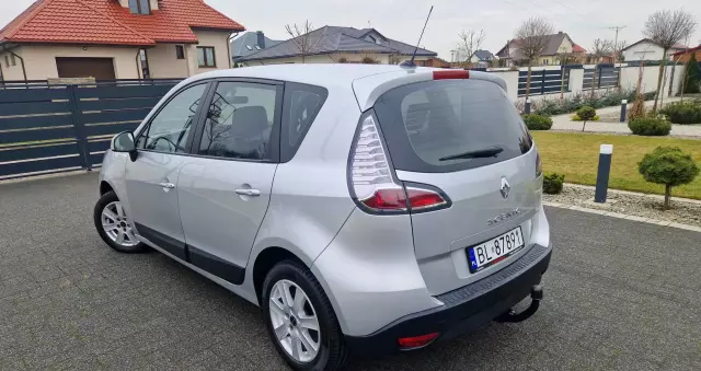 RENAULT Scenic 1.6 16V 110 TomTom Edition