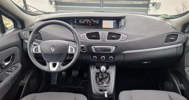 RENAULT Scenic 1.6 16V 110 TomTom Edition