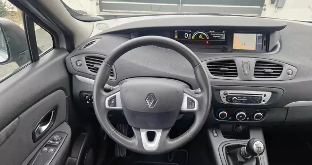 RENAULT Scenic 1.6 16V 110 TomTom Edition