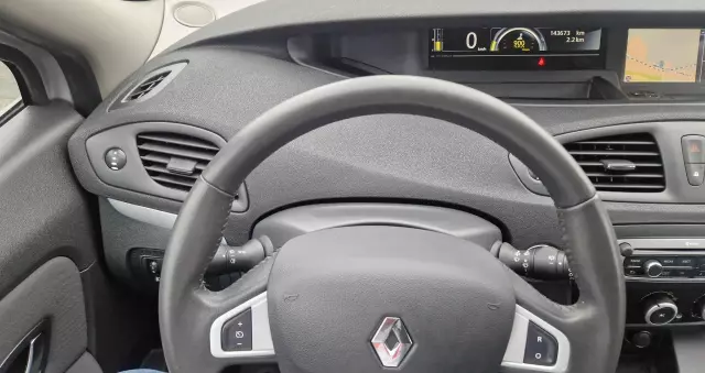 RENAULT Scenic 1.6 16V 110 TomTom Edition