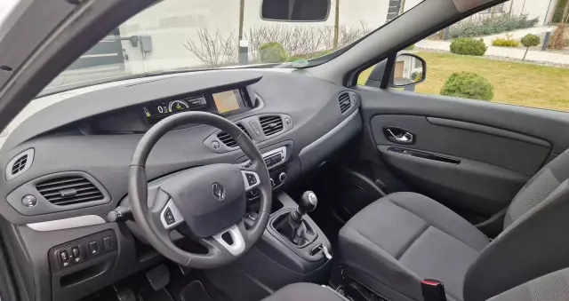 RENAULT Scenic 1.6 16V 110 TomTom Edition