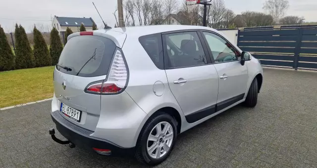 RENAULT Scenic 1.6 16V 110 TomTom Edition