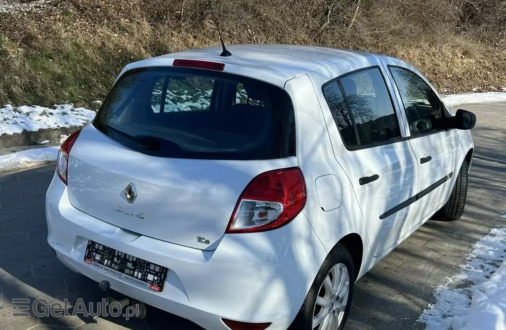 RENAULT Clio 
