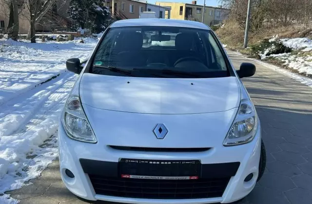 RENAULT Clio 