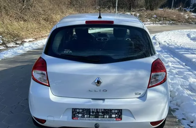 RENAULT Clio 