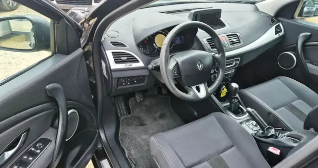 RENAULT Megane 1.6 16V Color Edition