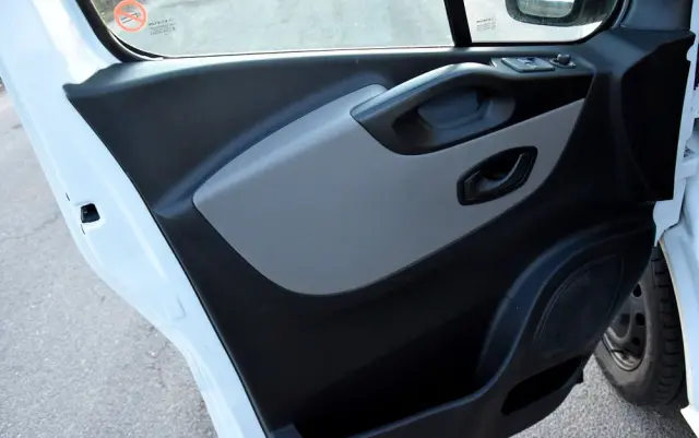 RENAULT TRAFIC L2H1 NAVIGACJA HAK 