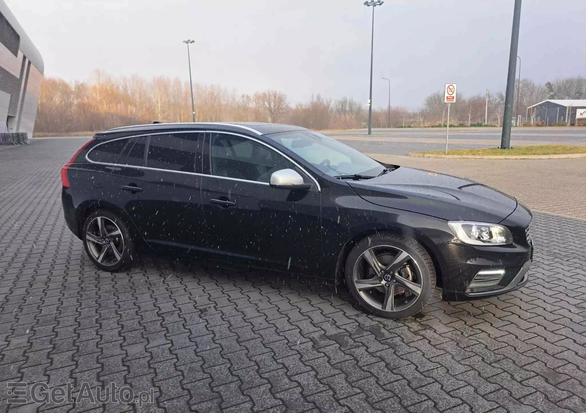 VOLVO V60 D2 Drive-E R-Design Kinetic