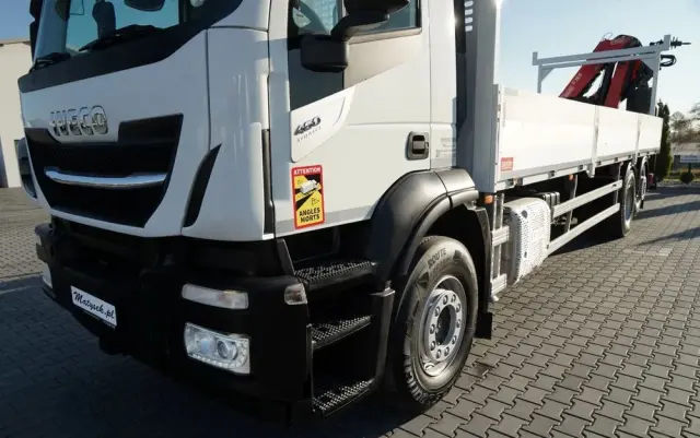 IVECO STRALIS 460 / 6X2 / SKRZYNIOWY 8,1 m + HDS FASSI. F185 MAX UDŹWIG 5 500 KG / STEROWANIE RADIOWE / ROTATOR / 