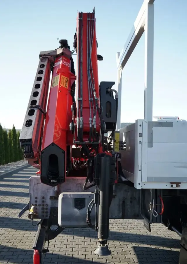 IVECO STRALIS 460 / 6X2 / SKRZYNIOWY 8,1 m + HDS FASSI. F185 MAX UDŹWIG 5 500 KG / STEROWANIE RADIOWE / ROTATOR / 