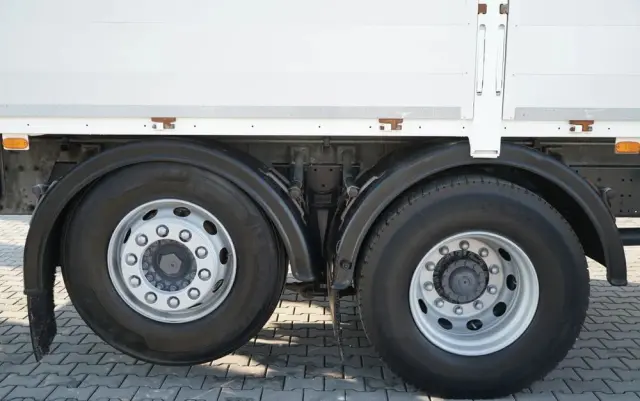 IVECO STRALIS 460 / 6X2 / SKRZYNIOWY 8,1 m + HDS FASSI. F185 MAX UDŹWIG 5 500 KG / STEROWANIE RADIOWE / ROTATOR / 