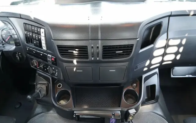 IVECO STRALIS 460 / 6X2 / SKRZYNIOWY 8,1 m + HDS FASSI. F185 MAX UDŹWIG 5 500 KG / STEROWANIE RADIOWE / ROTATOR / 