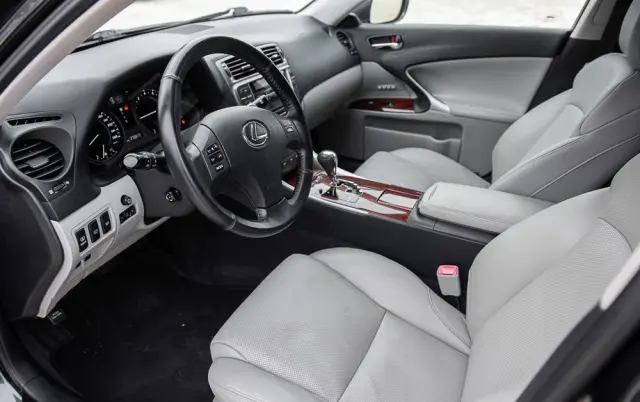 LEXUS IS 250 Sport Line