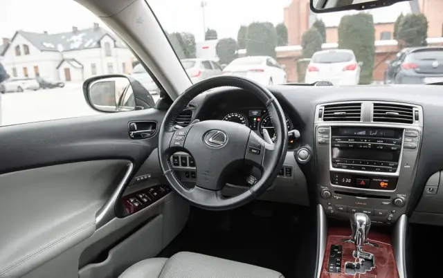 LEXUS IS 250 Sport Line