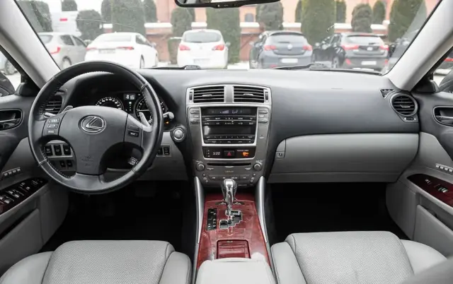 LEXUS IS 250 Sport Line