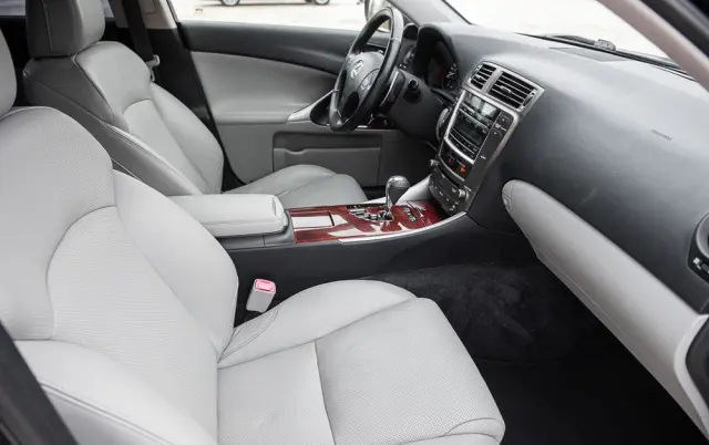 LEXUS IS 250 Sport Line