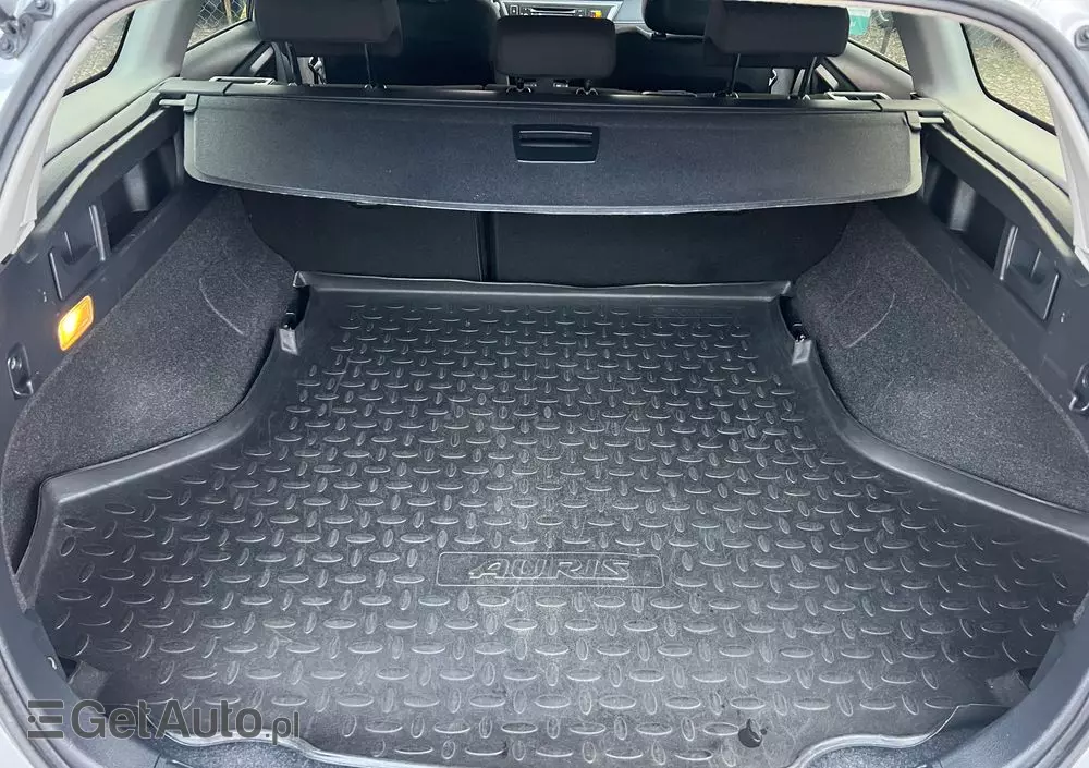 TOYOTA Auris 1.8 VVT-i Hybrid Automatik Touring Sports Cool