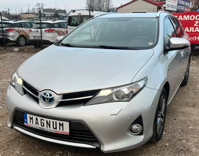 TOYOTA Auris 1.8 VVT-i Hybrid Automatik Touring Sports Cool